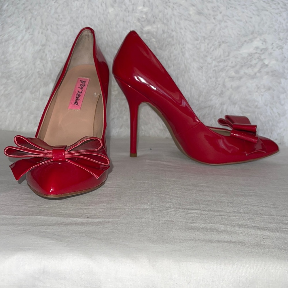 Red "Reload" Patent Leather Bow Heels Pointed Toe
